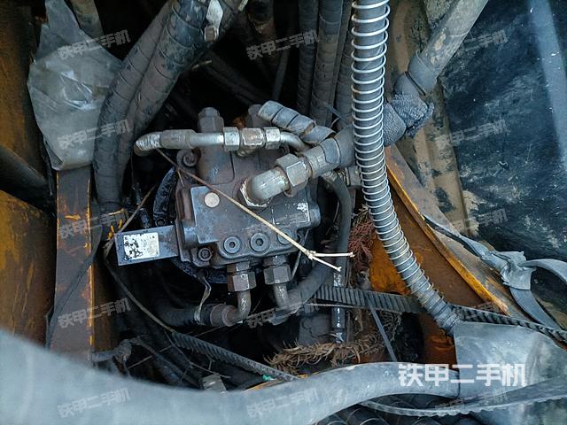 回转马达和主控阀（整机外观）