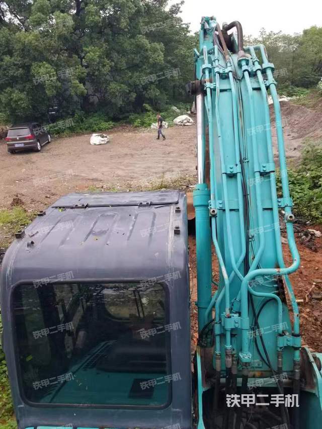 驾驶室顶部（整机外观）