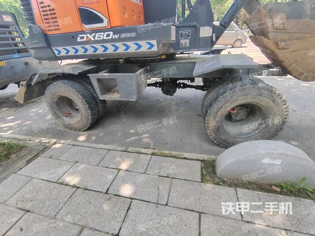 左侧履带整体 （行走机构）