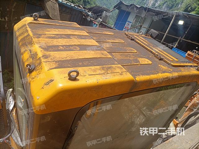 驾驶室顶部（整机外观）