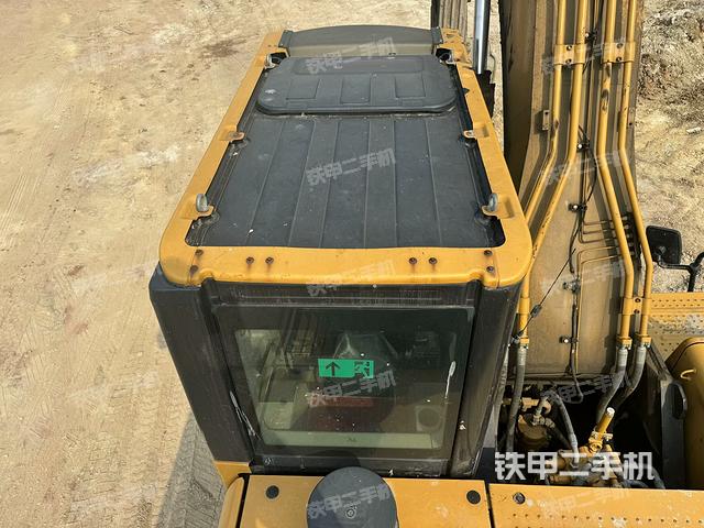 驾驶室顶部（整机外观）