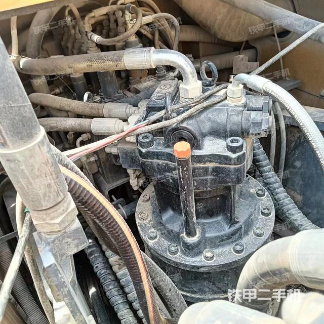 回转马达和主控阀（整机外观）