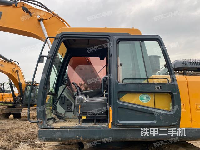 驾驶室整体（整机外观）