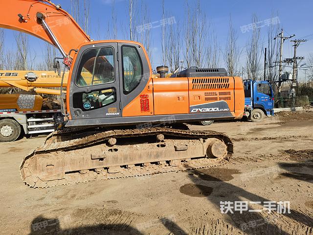 单侧履带整体（整机外观）