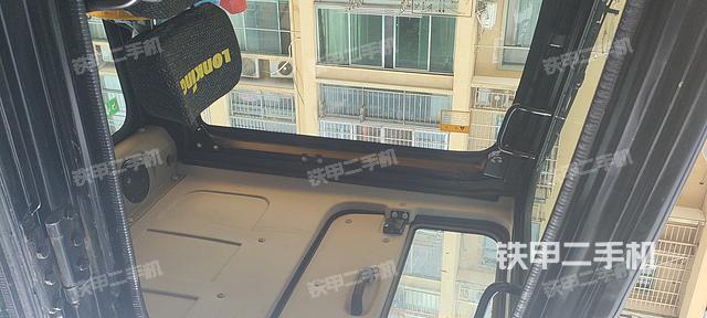 驾驶室顶部（整机外观）