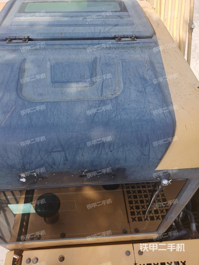 驾驶室顶部（整机外观）