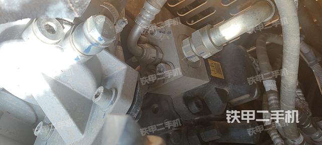 液压泵舱室正面整体（整机外观）