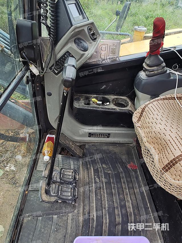 驾驶室整体（整机外观）