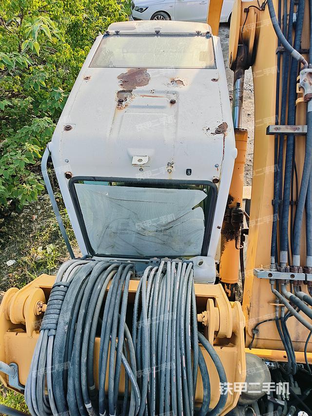 驾驶室顶部（整机外观）