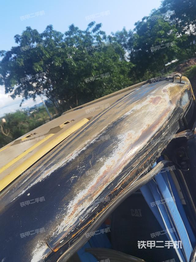 驾驶室顶部（整机外观）