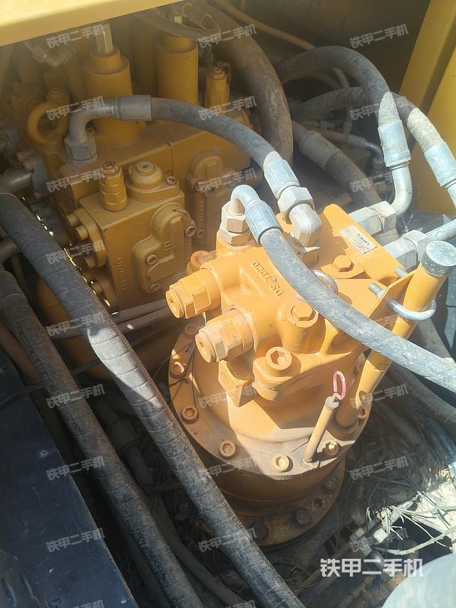 回转马达和主控阀（整机外观）