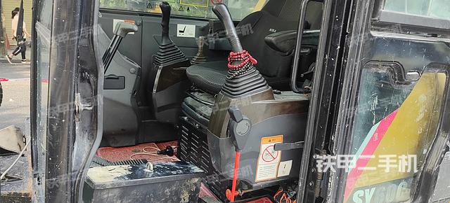 驾驶室整体（整机外观）