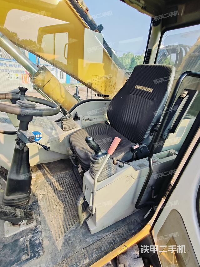 驾驶室整体（整机外观）