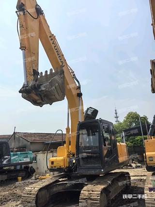 江苏-常州市二手现代R215-7挖掘机实拍照片