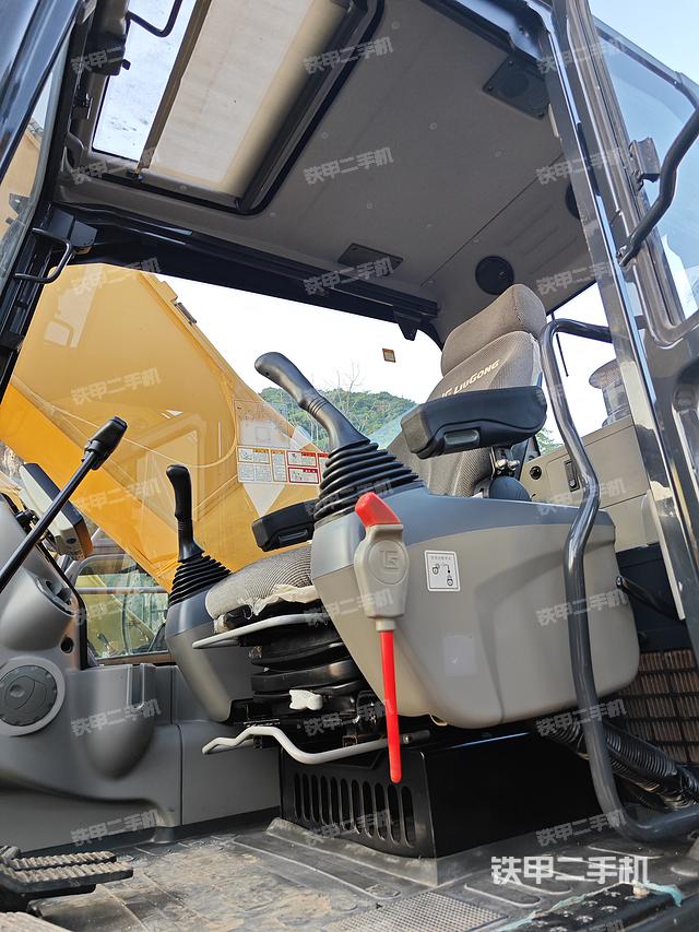 驾驶室整体（整机外观）