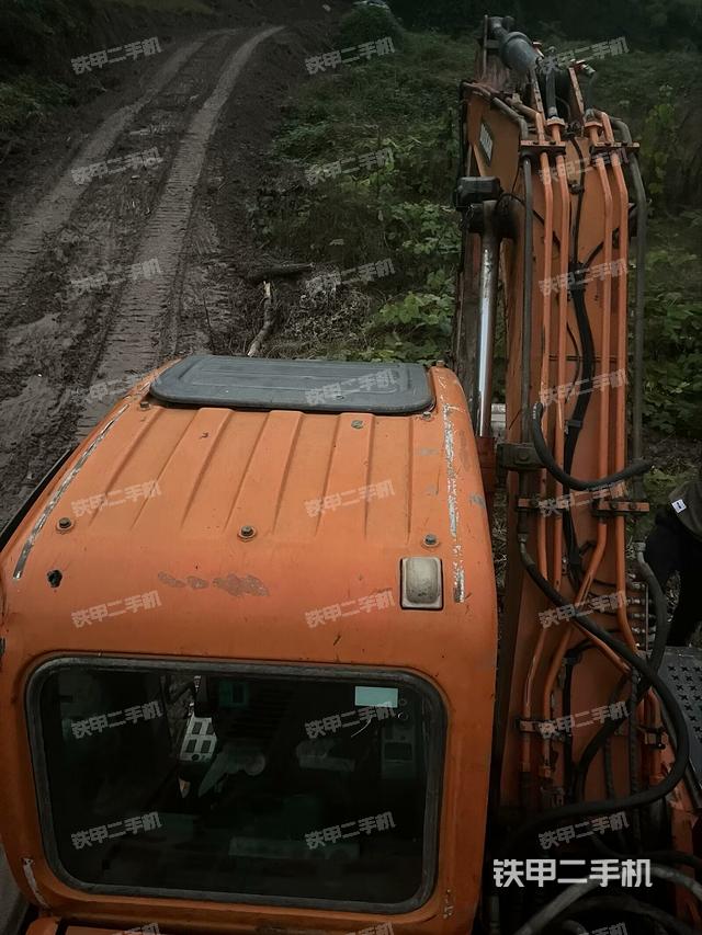 驾驶室顶部（整机外观）