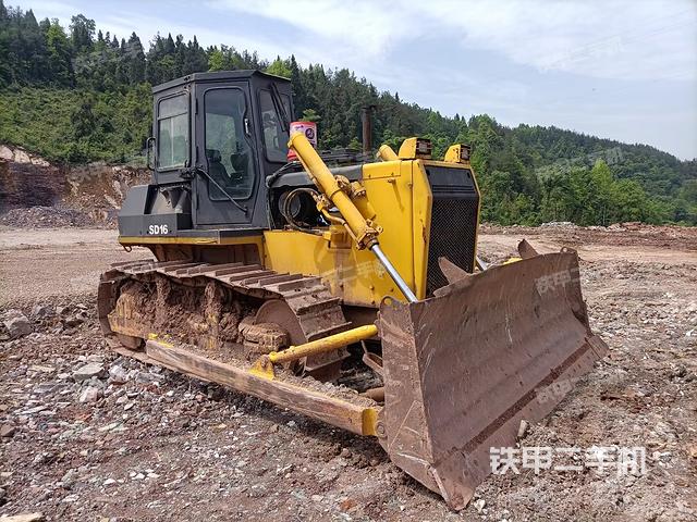 山推SD16标准型推土机