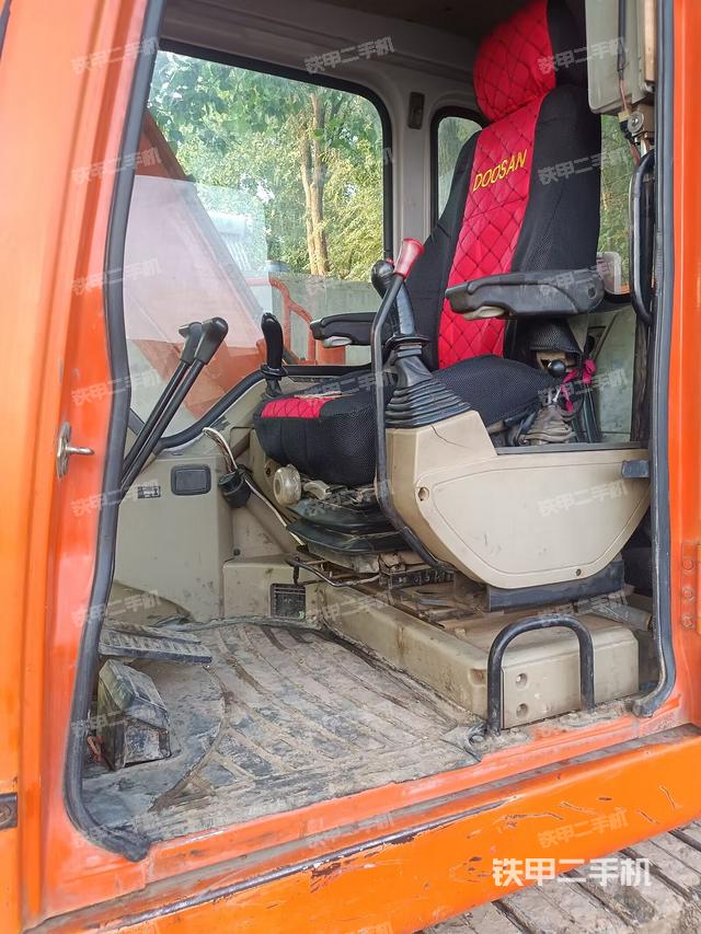 驾驶室整体（整机外观）