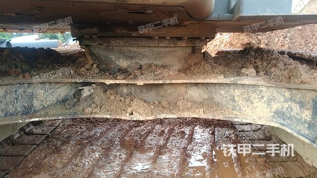 驾驶室顶部（整机外观）