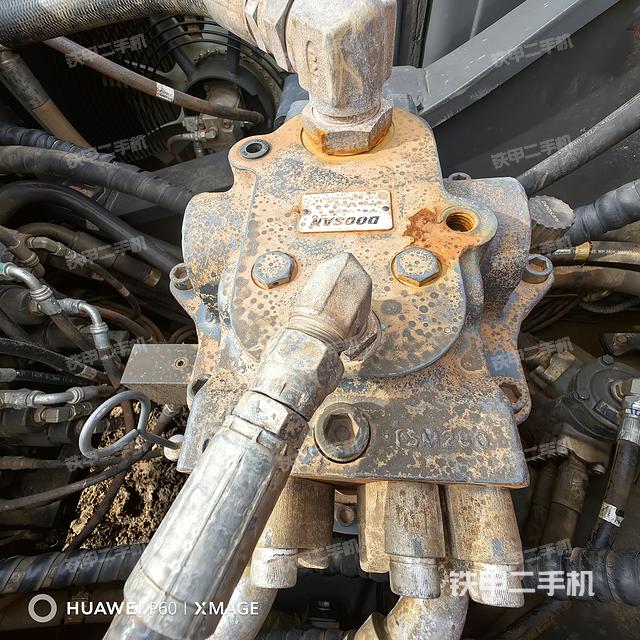 回转马达和主控阀（整机外观）