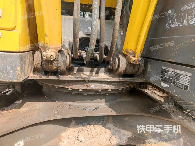 轉(zhuǎn)盤和下車架正前（工作和回轉(zhuǎn)裝置）