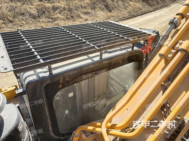 驾驶室顶部（整机外观）