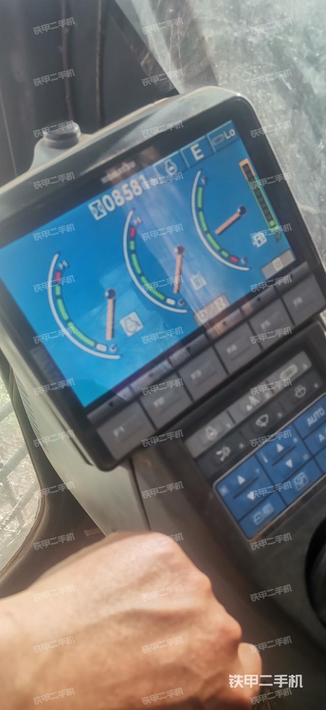 驾驶室顶部（整机外观）