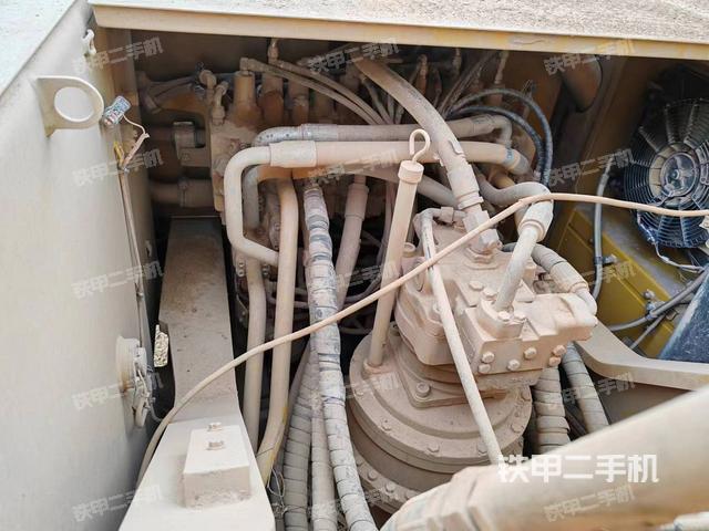 回转马达和主控阀（整机外观）