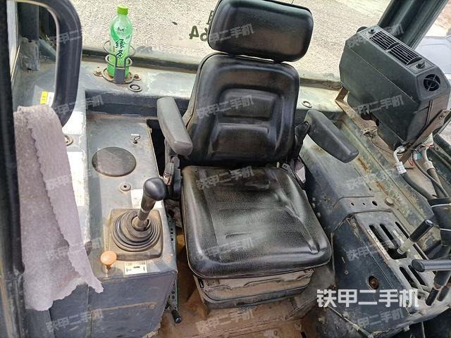 驾驶室操作台（设备外观及核心部件）