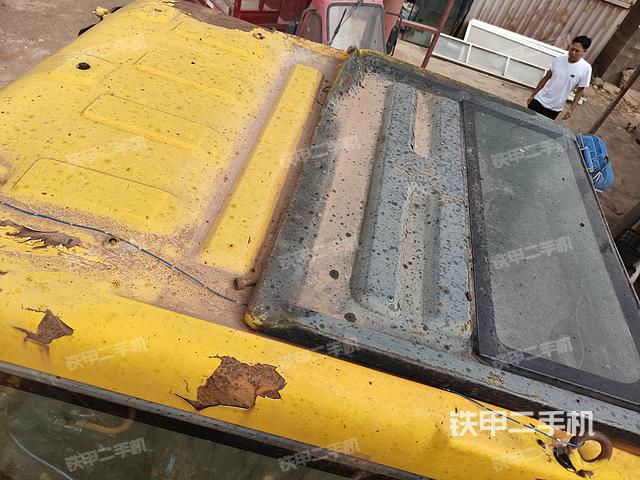 驾驶室顶部（整机外观）