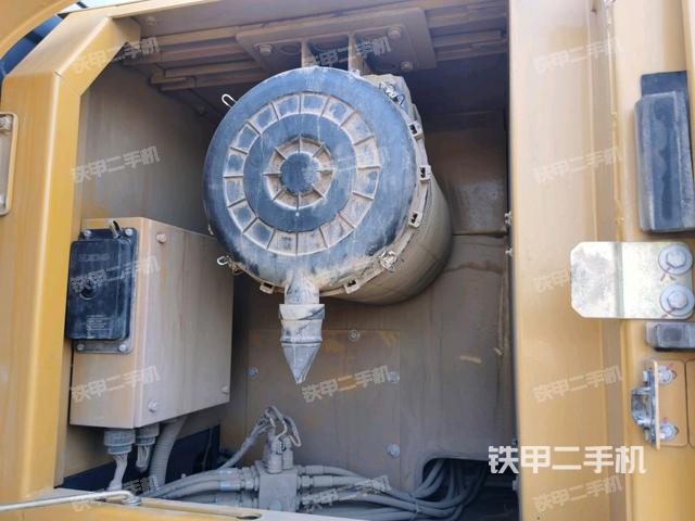散熱器正面(大件艙室) 散熱器正面(大件艙室)