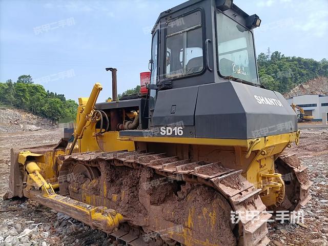 整机右侧（设备外观及核心部件）