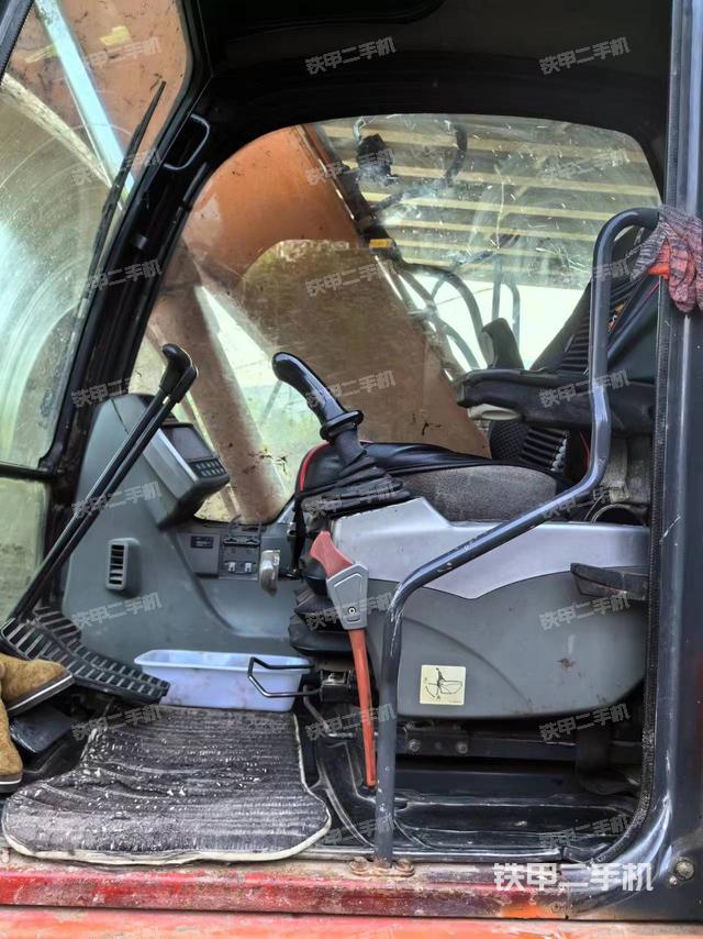 驾驶室整体（整机外观）