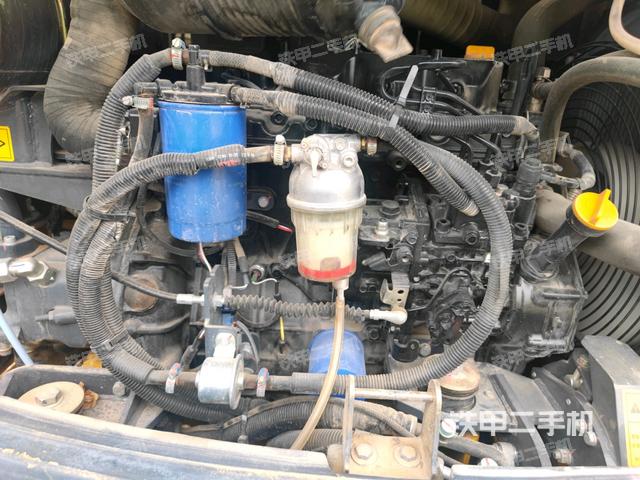 發(fā)動(dòng)機(jī)室（上車(chē)部件）