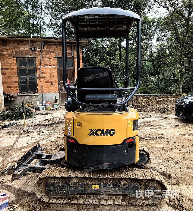 驾驶室顶部（整机外观）