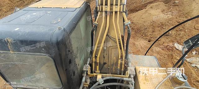 驾驶室顶部（整机外观）