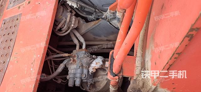 回转马达和主控阀（整机外观）