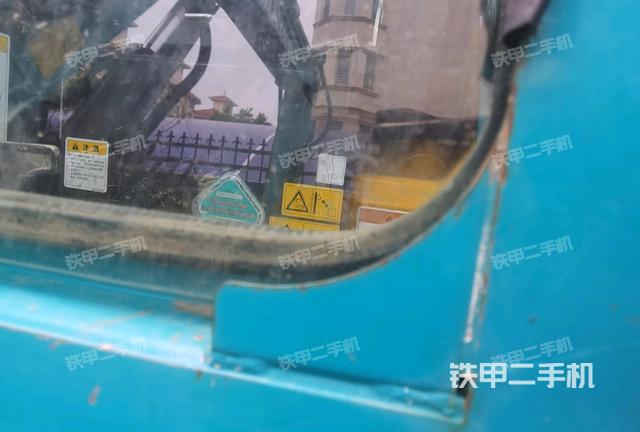 左后方玻璃角標(biāo)(駕駛室部分) 左后方玻璃角標(biāo)(駕駛室部分)