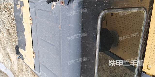 驾驶室顶部（整机外观）