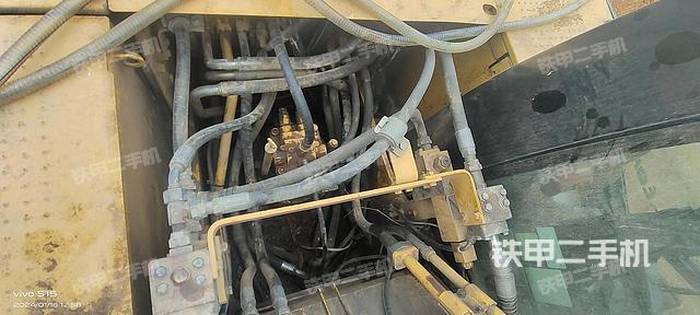 回转马达和主控阀（整机外观）