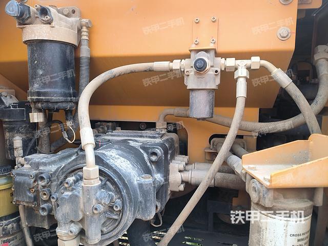 液压泵舱室正面整体（整机外观）