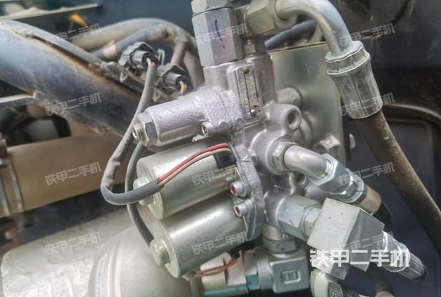 大臂根部?斜(工作和回轉(zhuǎn)裝置) 大臂根部?斜(工作和回轉(zhuǎn)裝置)