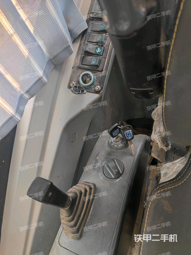 座椅左側(cè)控制臺(tái)/音響/含左手柄（駕駛室部分）