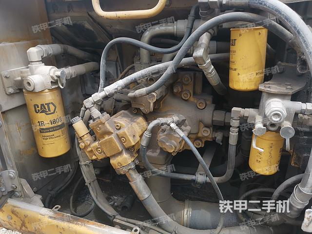 液压泵舱室正面整体（整机外观）