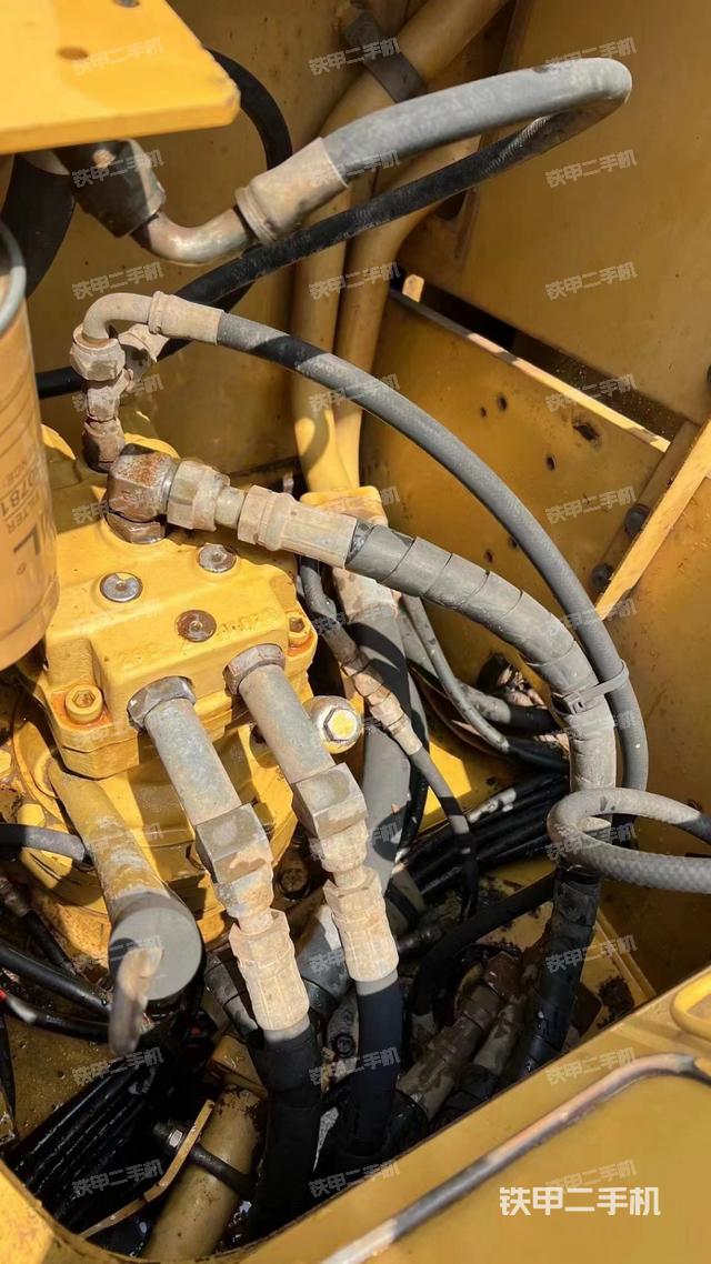 回转马达和主控阀（整机外观）