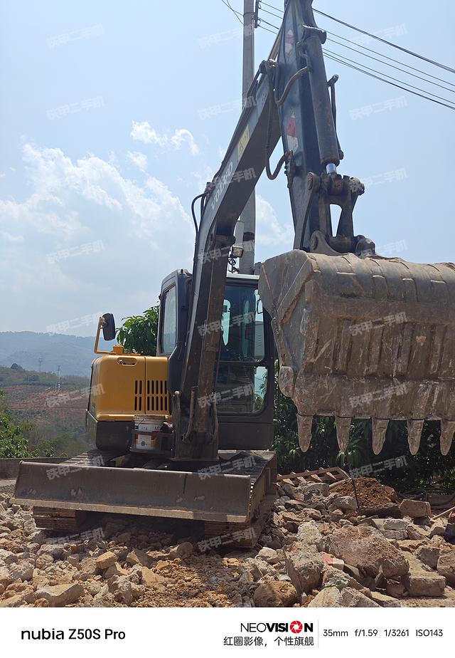 回转马达和主控阀（整机外观）