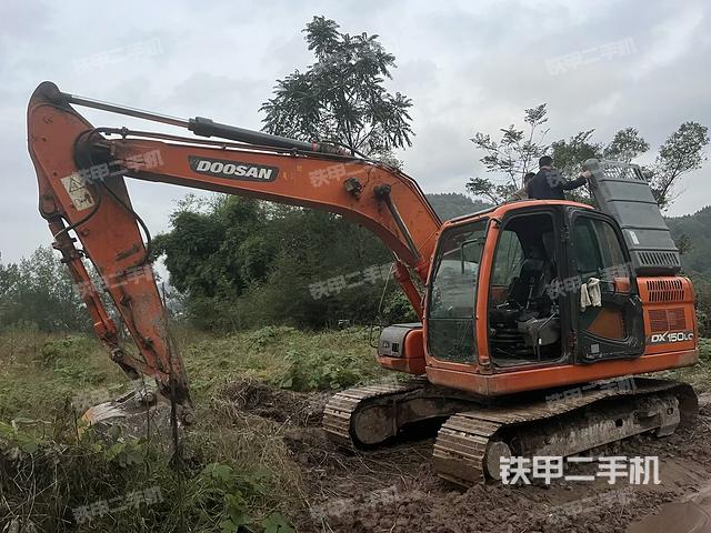 斗山DX150LC挖掘机