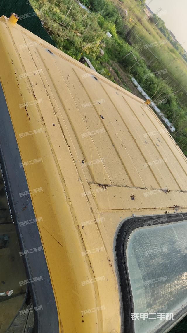 驾驶室顶部（整机外观）