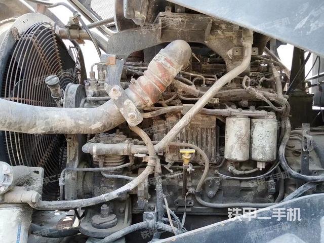 发动机右侧（整机外观及大件）