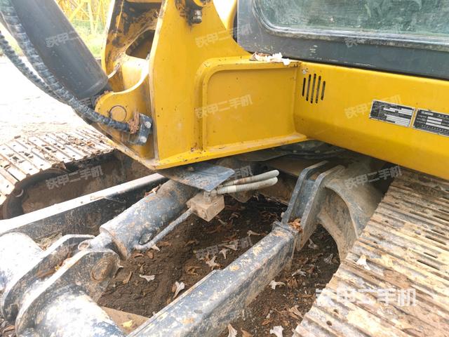 轉(zhuǎn)盤(pán)和下車(chē)架正前（工作和回轉(zhuǎn)裝置）